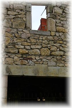 Je vais jusqu'à la fin du mur chercher un nom obscur Je vais jusqu'à la fin du mur chercher un nom obscurq