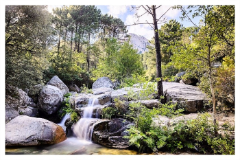 Je vivais au pied de la cascade CASCADE